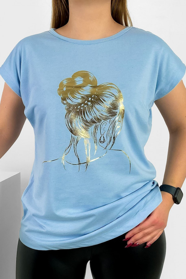 T-shirt damski nietoperz w kolorze błękitnym złoty print kobieta kok