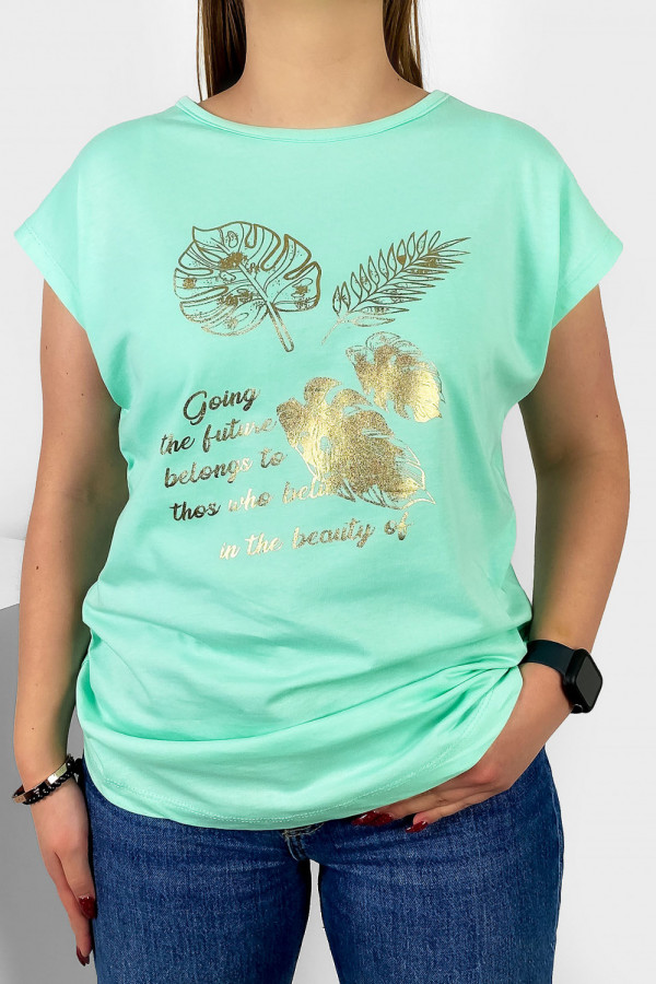 T-shirt damski nietoperz w kolorze miętowym złoty print napisy liście