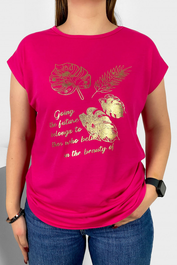 T-shirt damski nietoperz w kolorze fuksji złoty print napisy liście