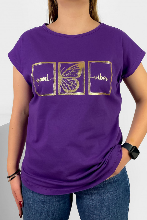 T-shirt damski nietoperz w kolorze jagodowym złoty print good vibes motyl