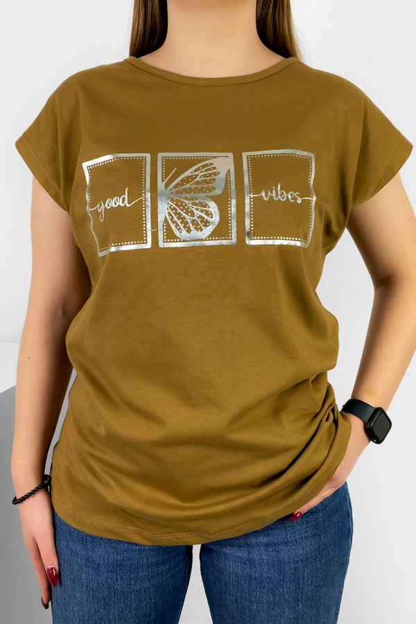 T-shirt damski nietoperz w kolorze orzechowego brązu złoty print good vibes motyl