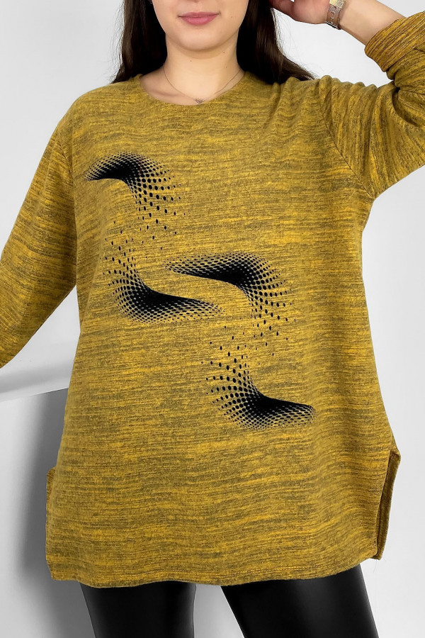 Milutka bluzka plus size w kolorze musztardowym melanż rozcięcia wzór fale Hayami