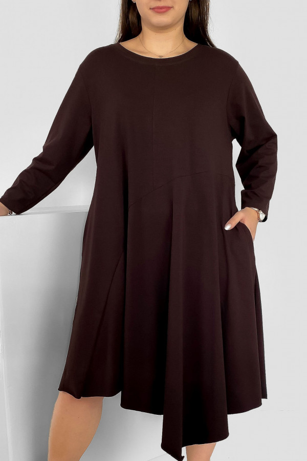 Sukienka plus size w kolorze brązowym z kieszeniami asymetryczny przód długi rękaw Shea