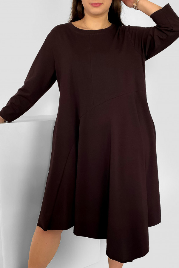 Sukienka plus size w kolorze brązowym z kieszeniami asymetryczny przód długi rękaw Shea 1