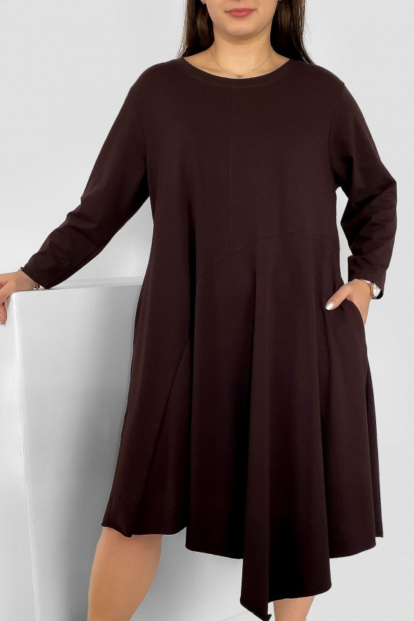 Sukienka plus size w kolorze brązowym z kieszeniami asymetryczny przód długi rękaw Shea 2