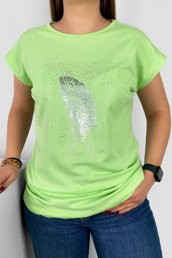 T-shirt damski nietoperz w kolorze seledynowym srebrny print piórko