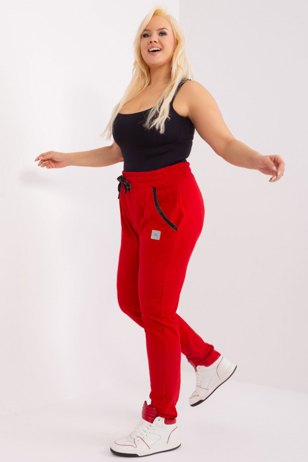 Spodnie dresowe damskie plus size w kolorze czerwonym Robin 4
