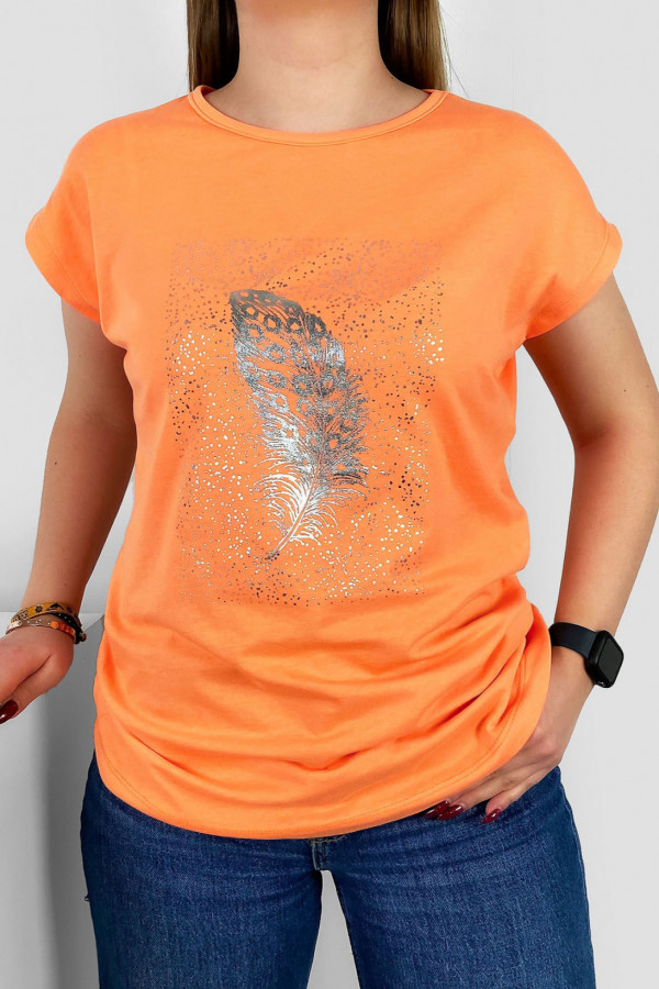 T-shirt damski nietoperz w kolorze morelowym srebrny print piórko