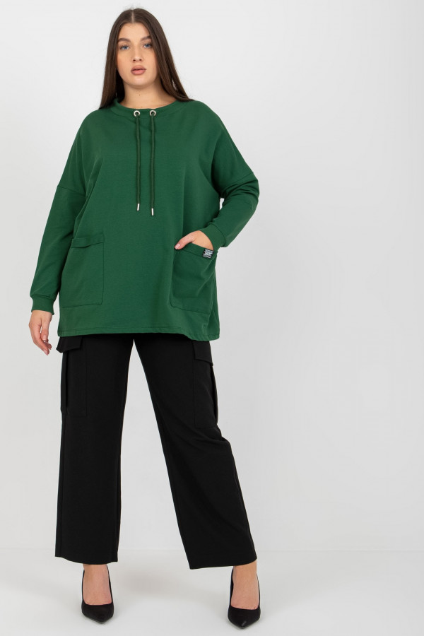 Bluza damska plus size w kolorze butelkowej zieleni naszyte kieszenie Sami 2
