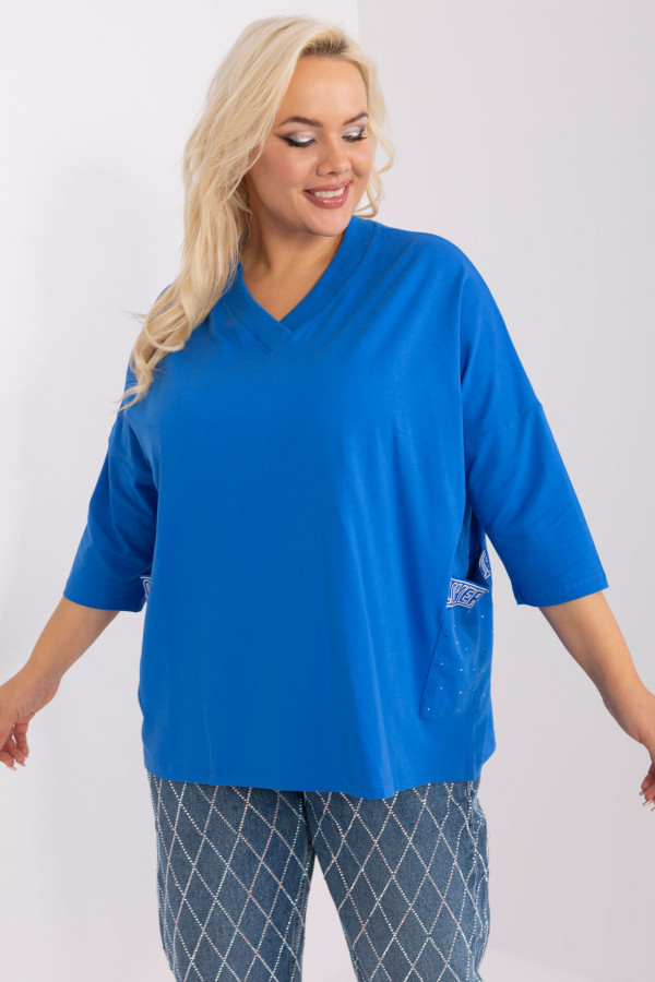 Bluzka plus size w kolorze niebieskim o luźnym fasonie oversize kieszenie dżety Izetta 1