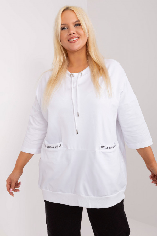 Modna lekka bluza damska plus size w kolorze białym kieszenie napisy Melle 2