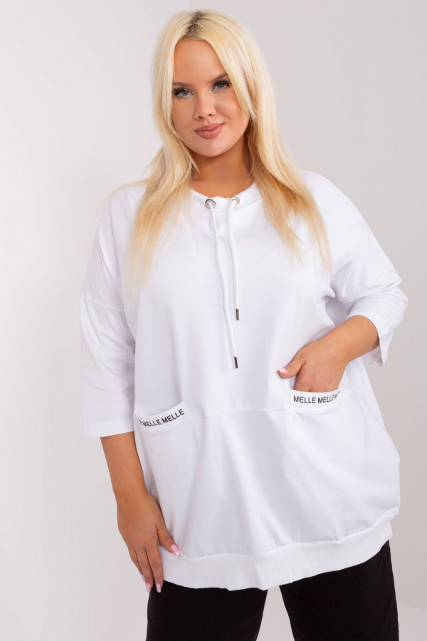 Modna lekka bluza damska plus size w kolorze białym kieszenie napisy Melle 4