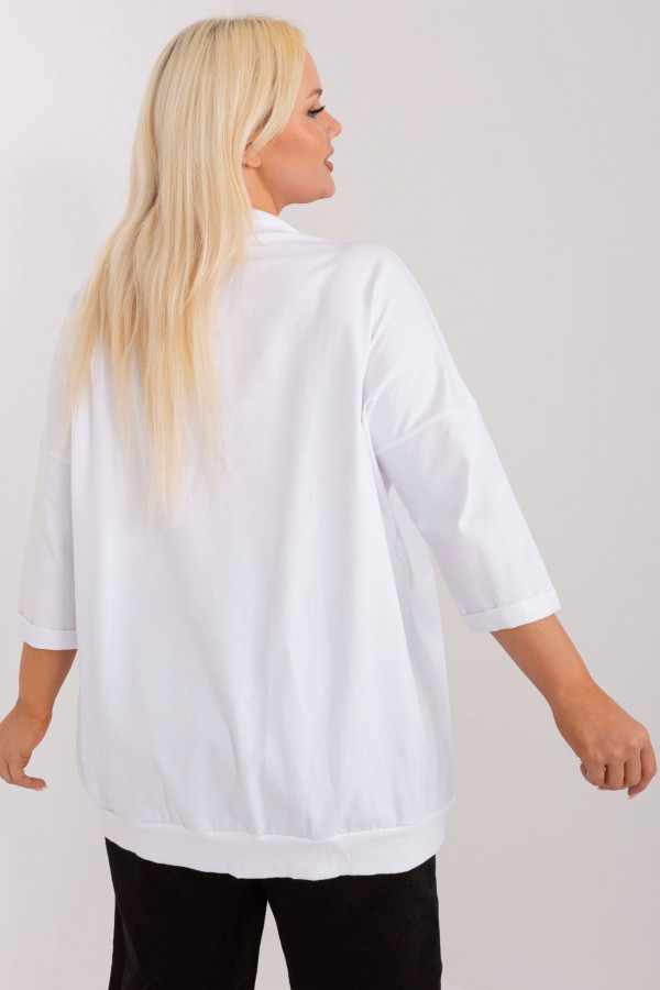 Modna lekka bluza damska plus size w kolorze białym kieszenie napisy Melle 3