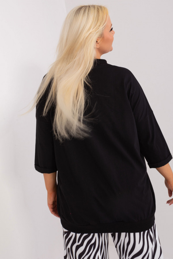 Modna lekka bluza damska plus size w kolorze czarnym kieszenie napisy Melle 4