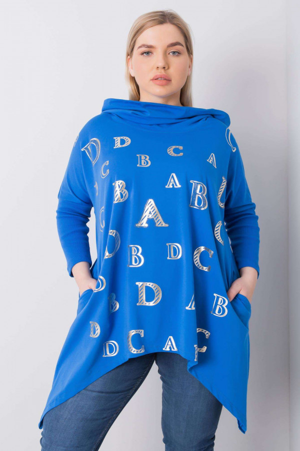 Asymetryczna tunika damska plus size w kolorze niebieskim z kieszeniami długie boki litery 1