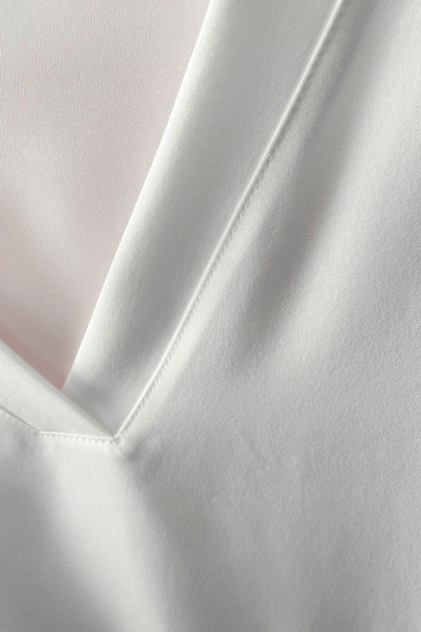 Elegancka bluzka koszulowa plus size w kolorze ecru dekolt zakładka Ezan 2