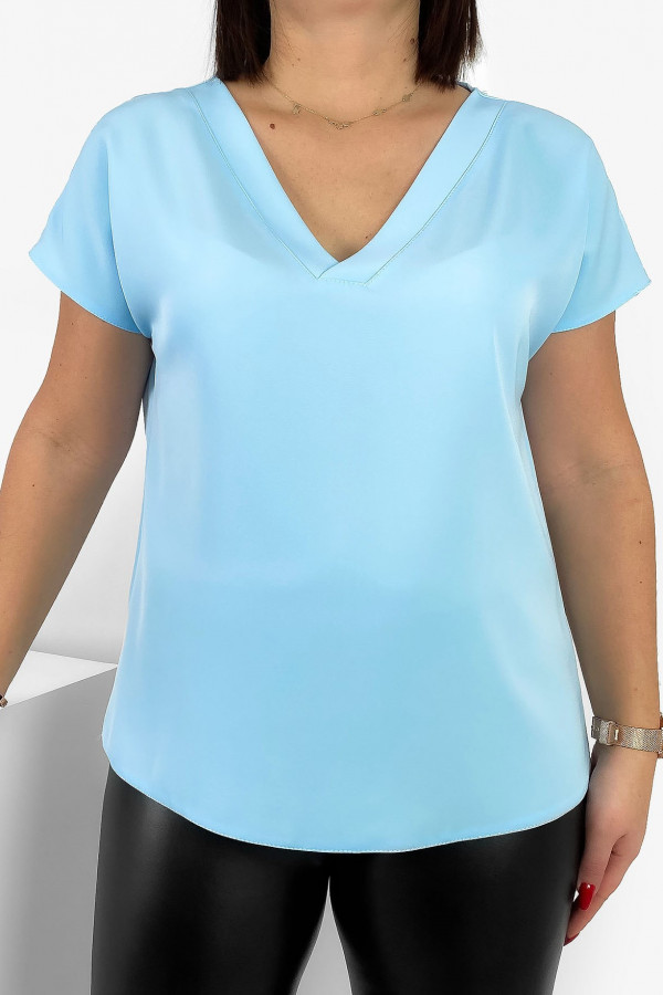 Elegancka bluzka koszulowa plus size w kolorze błękitnym dekolt zakładka Ezan
