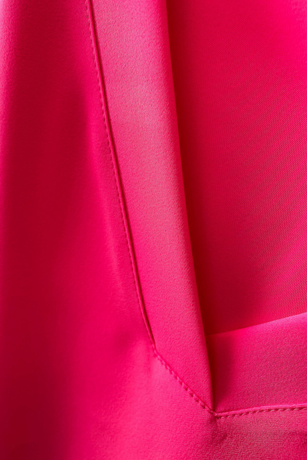 Elegancka bluzka koszulowa plus size w kolorze różowym dekolt zakładka Ezan 2