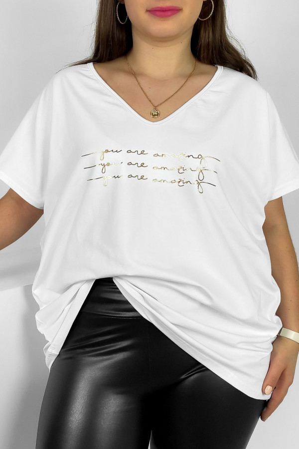 Bluzka damska T-shirt plus size w kolorze białym złoty nadruk You are amazing 2