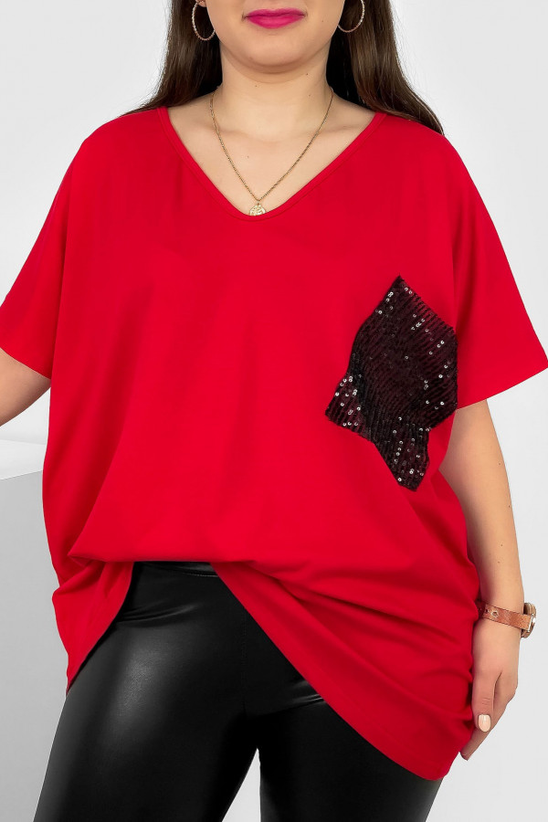 Bluzka damska plus size w kolorze czerwonym ozdobna kieszonka cekiny