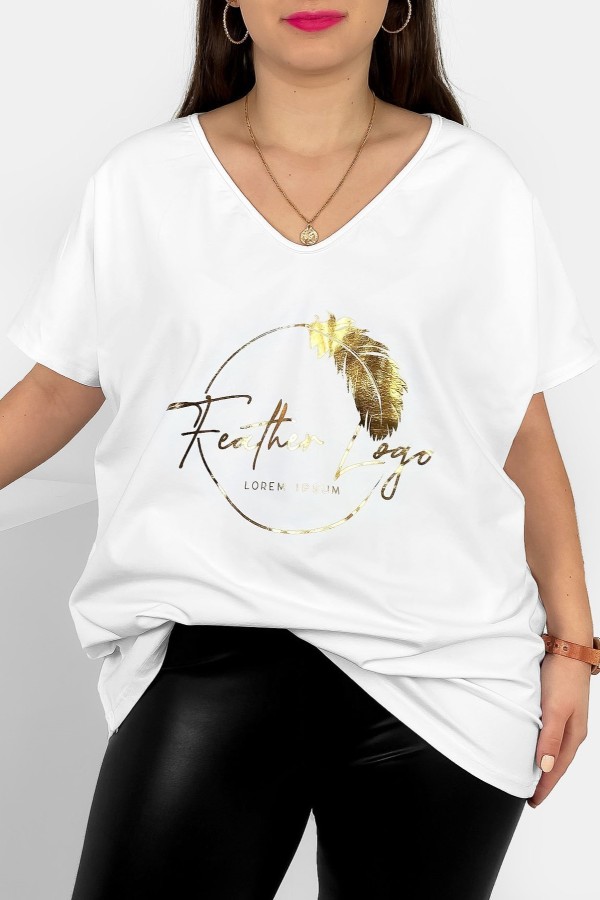 Bluzka damska T-shirt plus size w kolorze białym złoty nadruk piórko feather