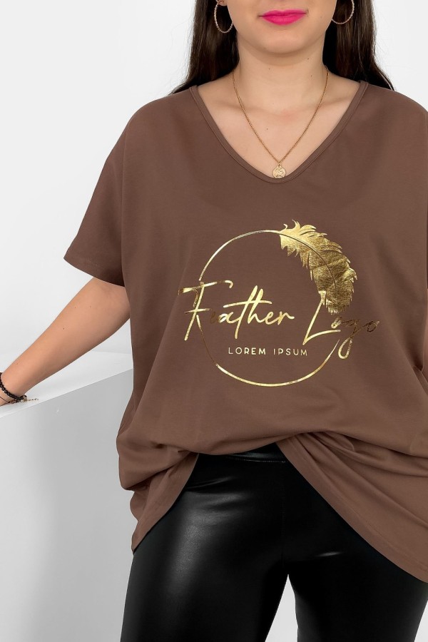 Bluzka damska T-shirt plus size w kolorze brązowym złoty nadruk piórko feather 1