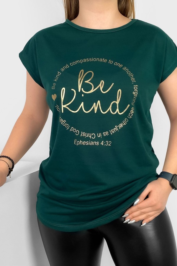 T-shirt damski nietoperz w kolorze butelkowej zieleni złoty print napisy Be Kind 1