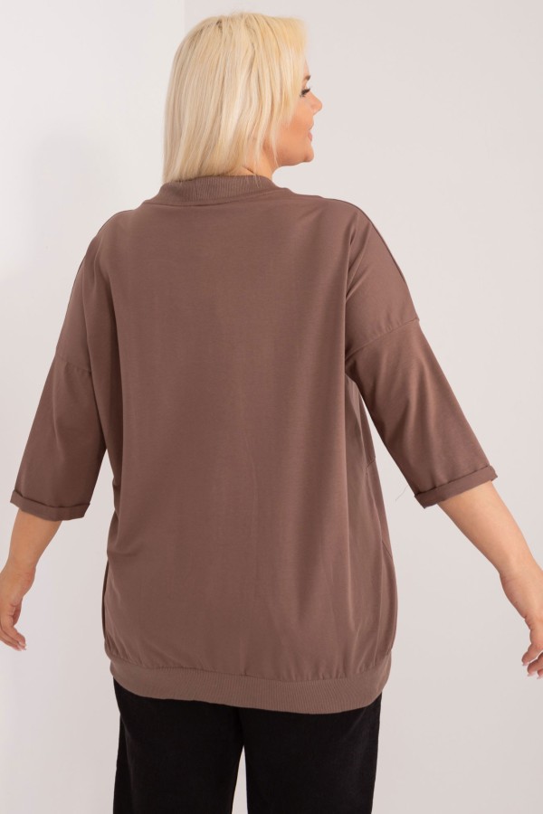Modna lekka bluza damska plus size w kolorze brązowym kieszenie napisy Melle 4