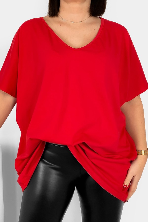 Bluzka damska plus size w kolorze czerwonym dekolt w serek