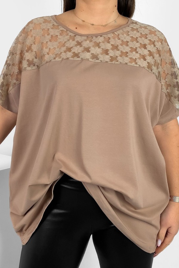 Bluzka damska plus size w kolorze beżowym koronkowy dekolt