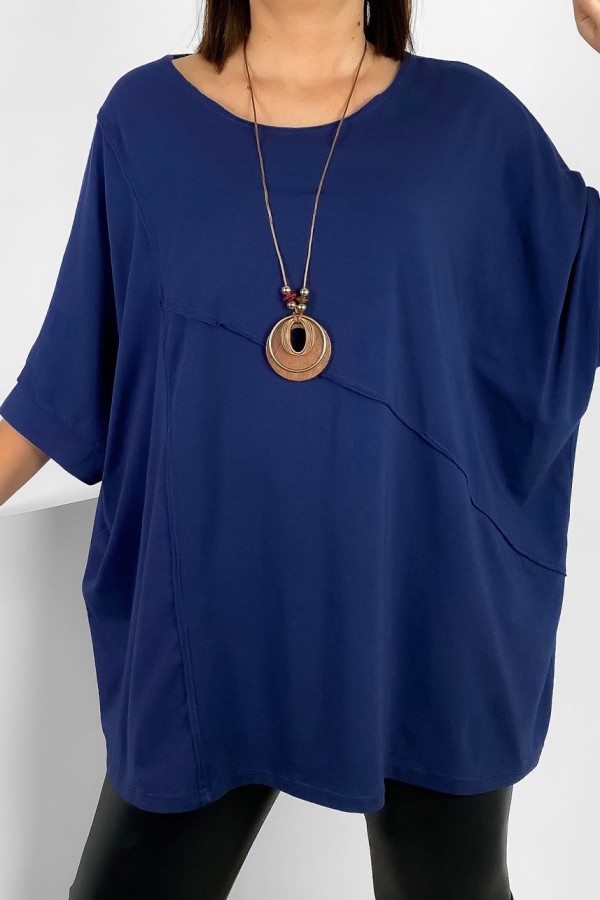 Szeroka bluzka damska oversize w kolorze granatowym z naszyjnikiem nietoperz ozdobne przeszycia Diria 2
