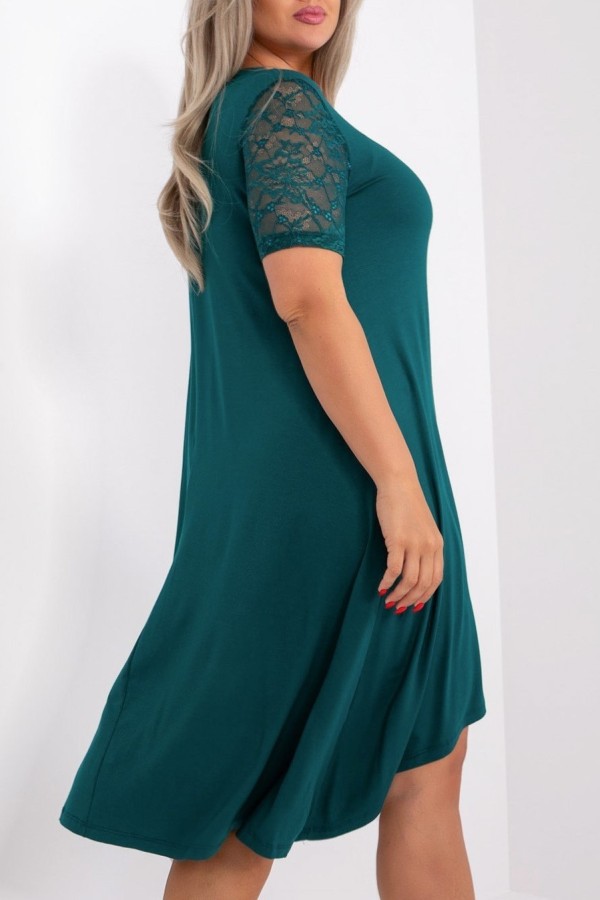 Sukienka plus size w kolorze zielonym asymetryczna rękawy koronka Desi
