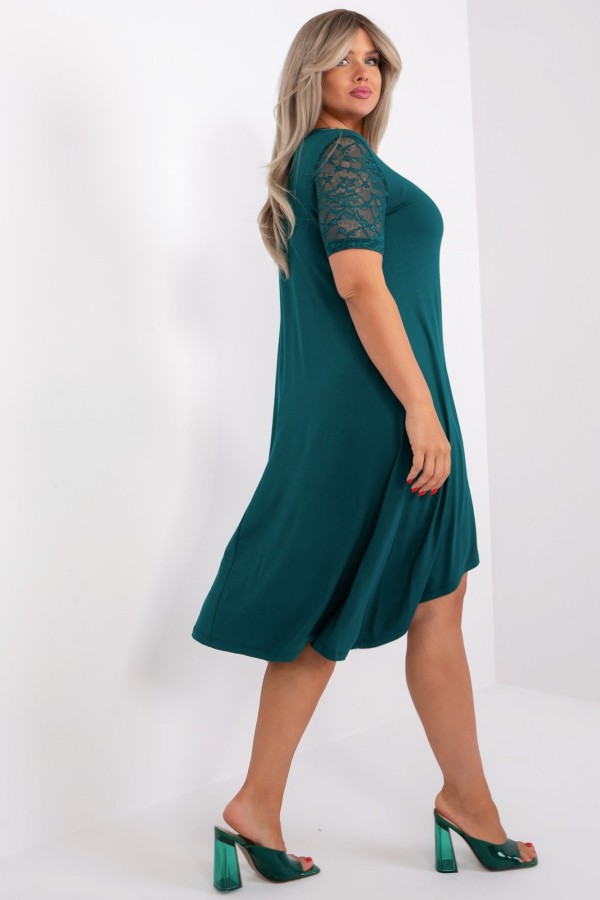 Sukienka plus size w kolorze zielonym asymetryczna rękawy koronka Desi 1