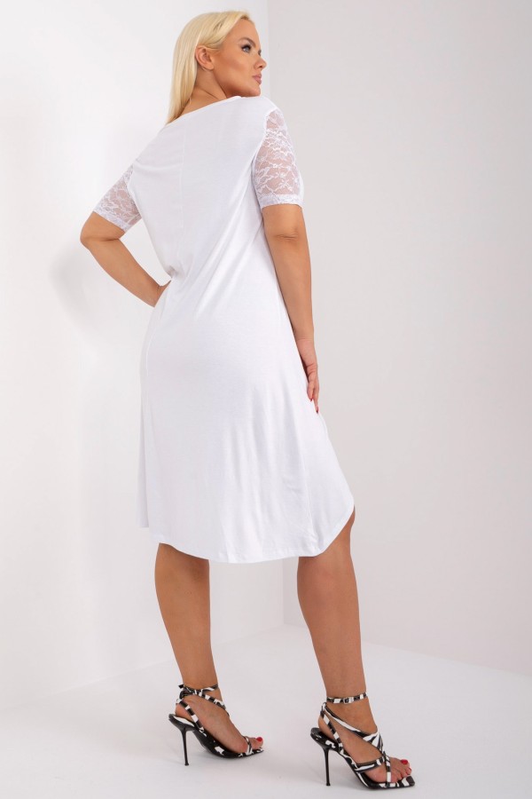 Sukienka plus size w kolorze białym asymetryczna rękawy koronka Desi 5