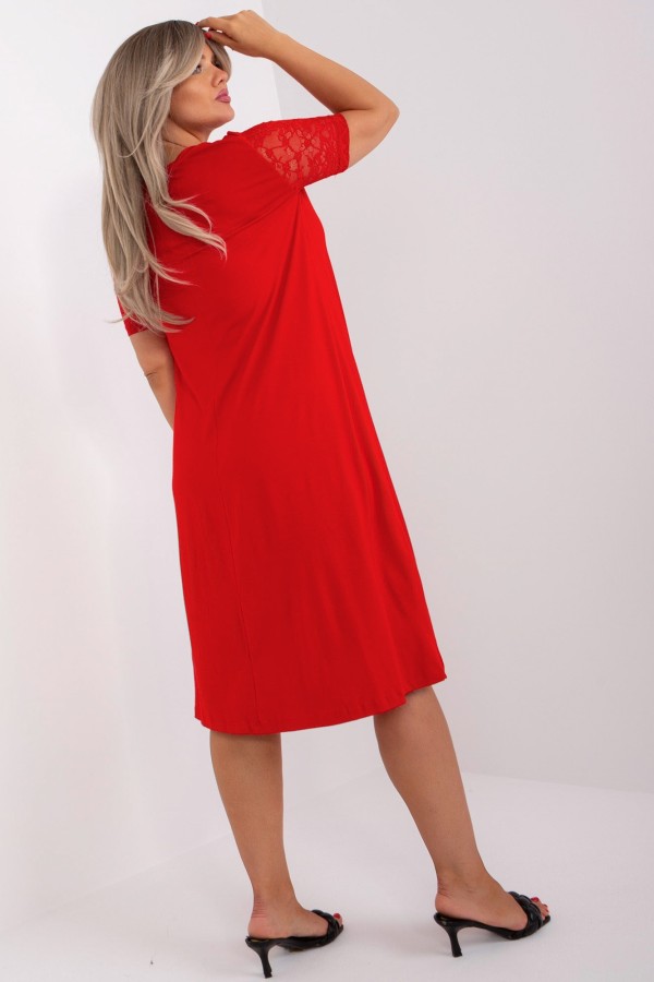 Sukienka plus size w kolorze czerwonym asymetryczna rękawy koronka Desi 3