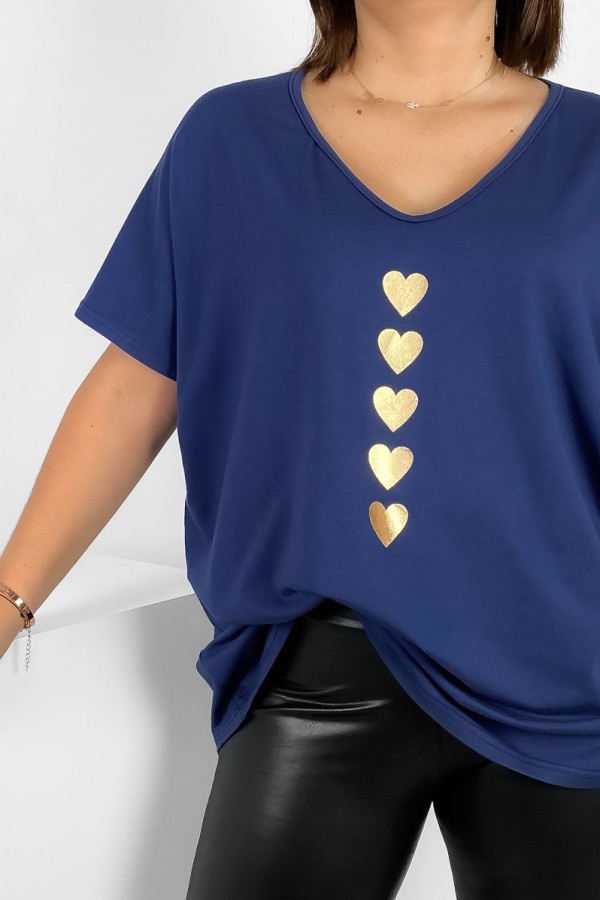 Bluzka damska T-shirt plus size w kolorze ciemny denim złoty nadruk serduszka 1