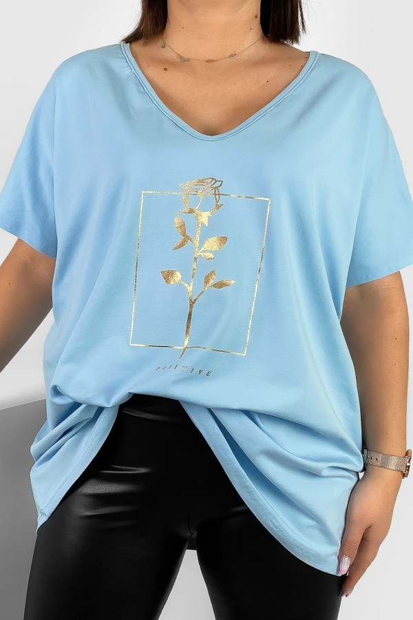 Bluzka damska T-shirt plus size w kolorze błękitnym złoty nadruk róża positive