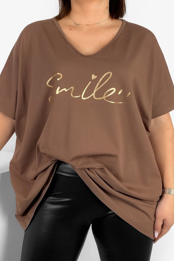 Bluzka damska T-shirt plus size w kolorze brązowym złoty napis smile