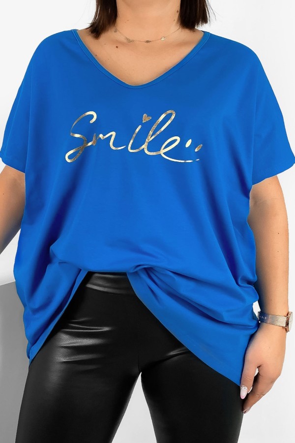Bluzka damska T-shirt plus size w kolorze niebieskim złoty napis smile