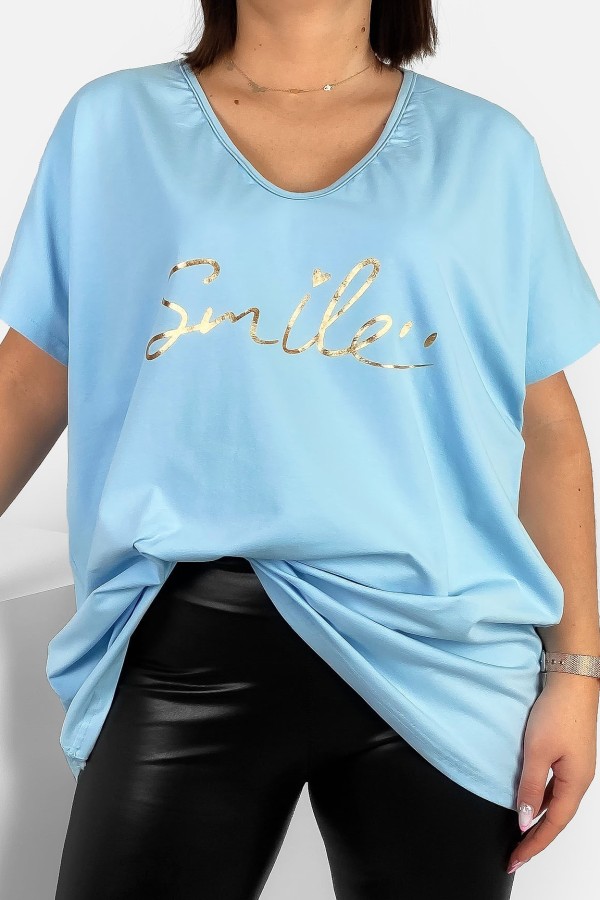 Bluzka damska T-shirt plus size w kolorze błękitnym złoty napis smile