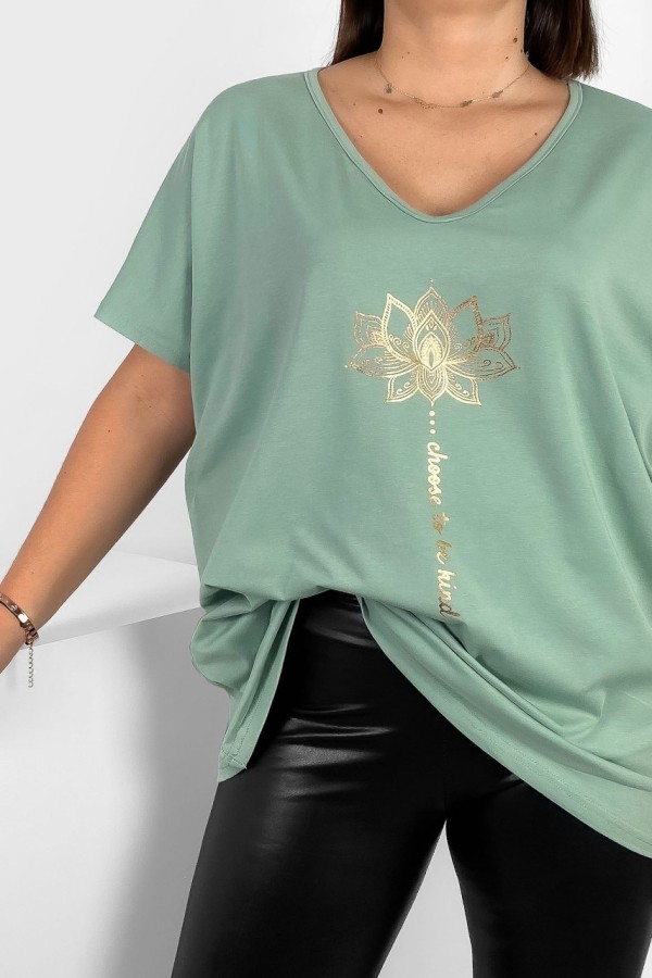 Bluzka damska T-shirt plus size w kolorze pistacjowym złoty nadruk kwiat lotosu 1