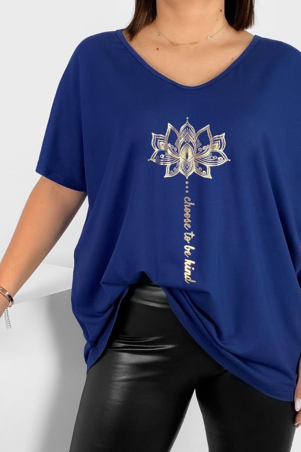 Bluzka damska T-shirt plus size w kolorze granatowym złoty nadruk kwiat lotosu 1