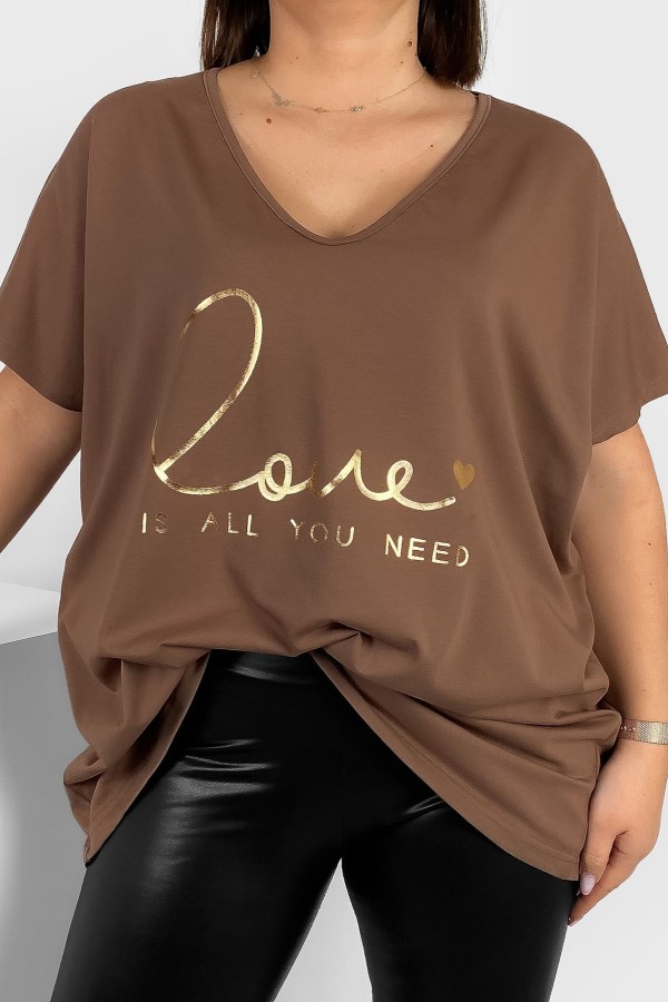 Bluzka damska T-shirt plus size w kolorze brązowym złote napisy Love