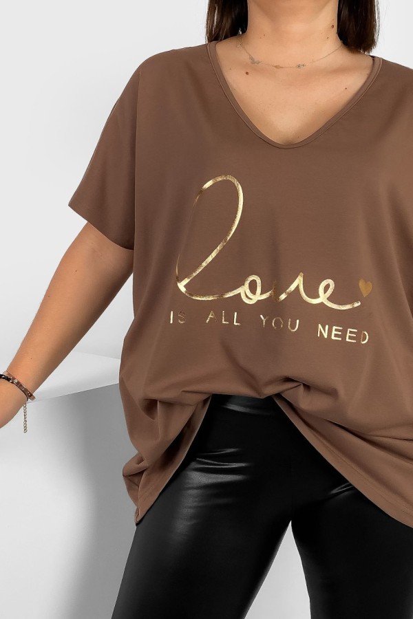 Bluzka damska T-shirt plus size w kolorze brązowym złote napisy Love 1