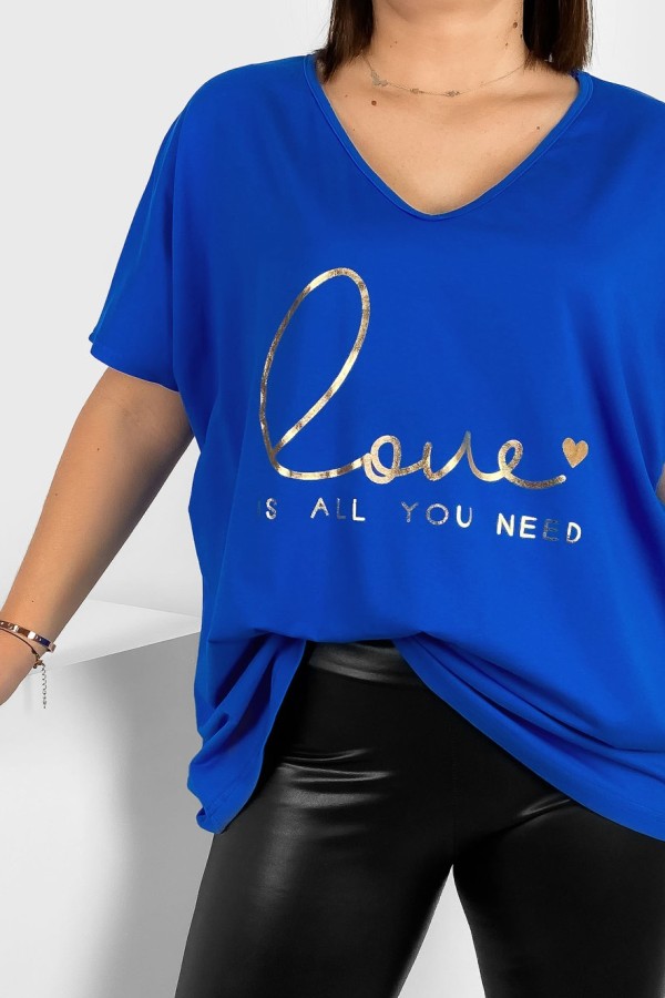 Bluzka damska T-shirt plus size w kolorze niebieskim złote napisy Love 1