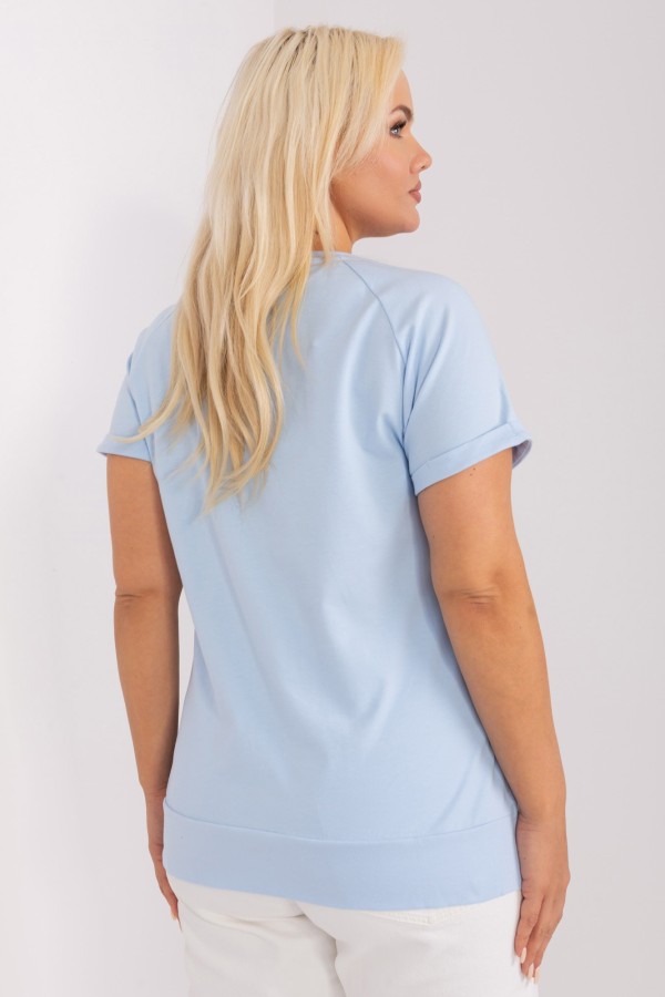 Bluzka damska plus size w kolorze błękitym nadruk print motyle dżety rozcięcia Camin 3