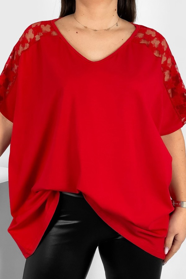 Bluzka damska plus size w kolorze czerwonym koronkowe ramiona V dekolt