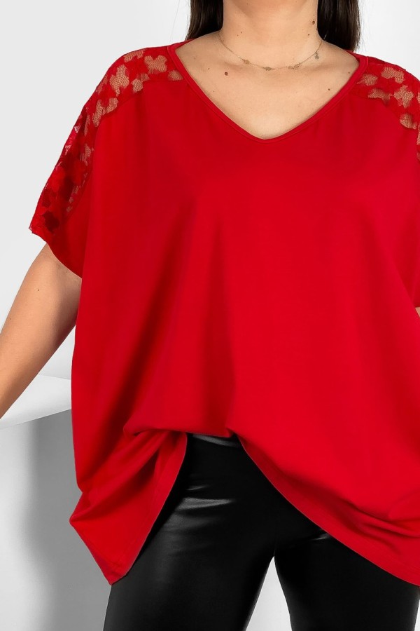 Bluzka damska plus size w kolorze czerwonym koronkowe ramiona V dekolt 1