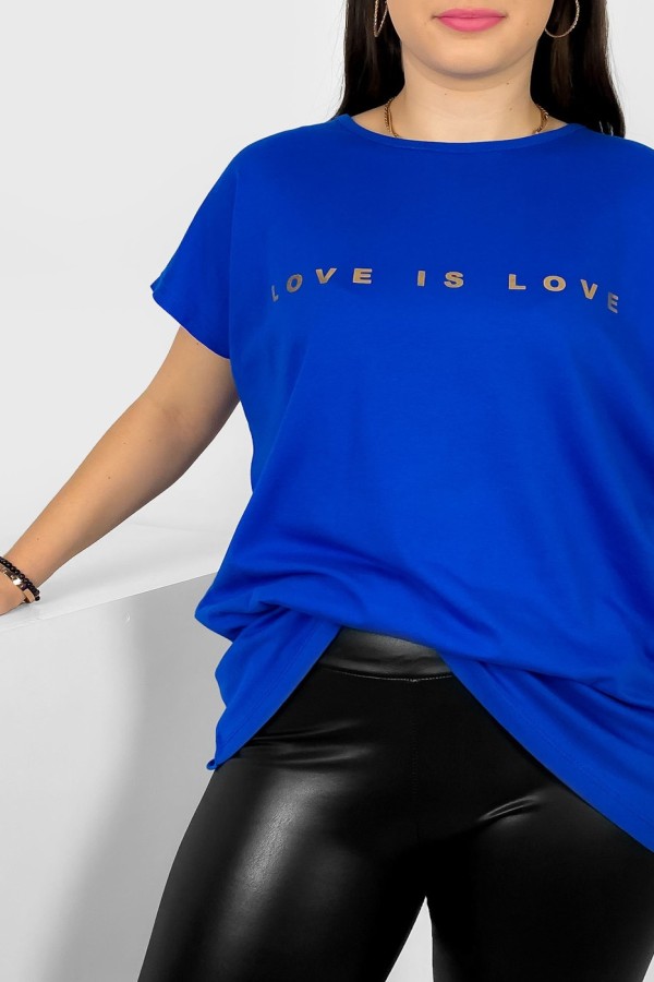 Nietoperz T-shirt damski plus size w kolorze chabrowym złote napisy Love is love Marlon 1
