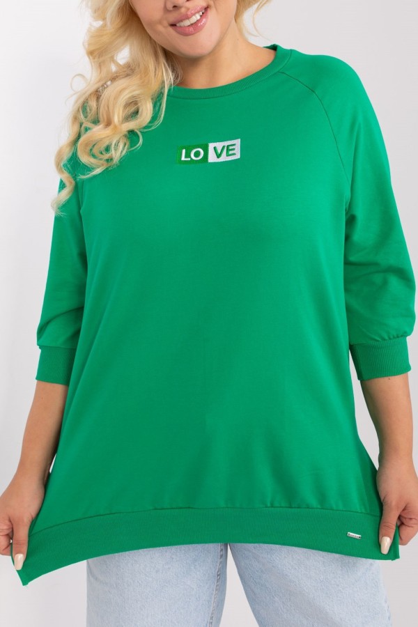 Bluza damska plus size w kolorze zielonym dłuższy tył rozcięcia rękaw 3/4 LOVE